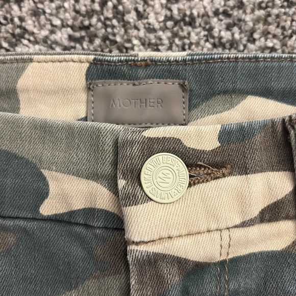 Mother High Waisted Looker Ankle Fray in Camo - Picture 7 of 9
